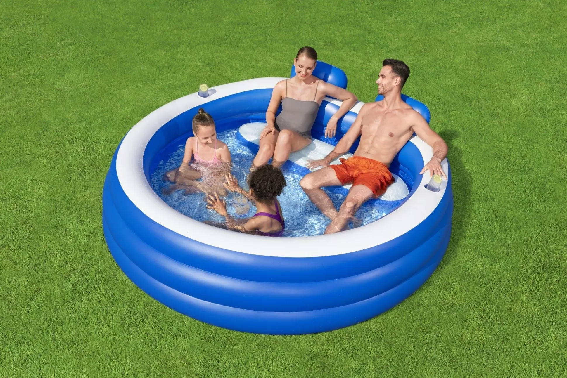 Bestway H2Ogo! Splash Paradise 7'7 X 7'2 X 31 Inflatable Family Pool Store